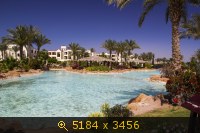 На территории по дороге на пляж