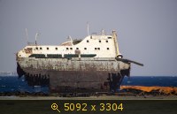 Останки корабля на рифах