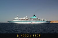 Круизный лайнер в порту