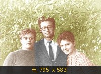 Я с Галей (слева) и с Валей Соколовой. ~ 1965 г.